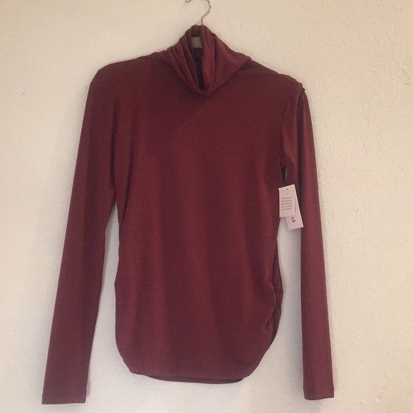 JustFab Tops - Brand new burgundy turtleneck